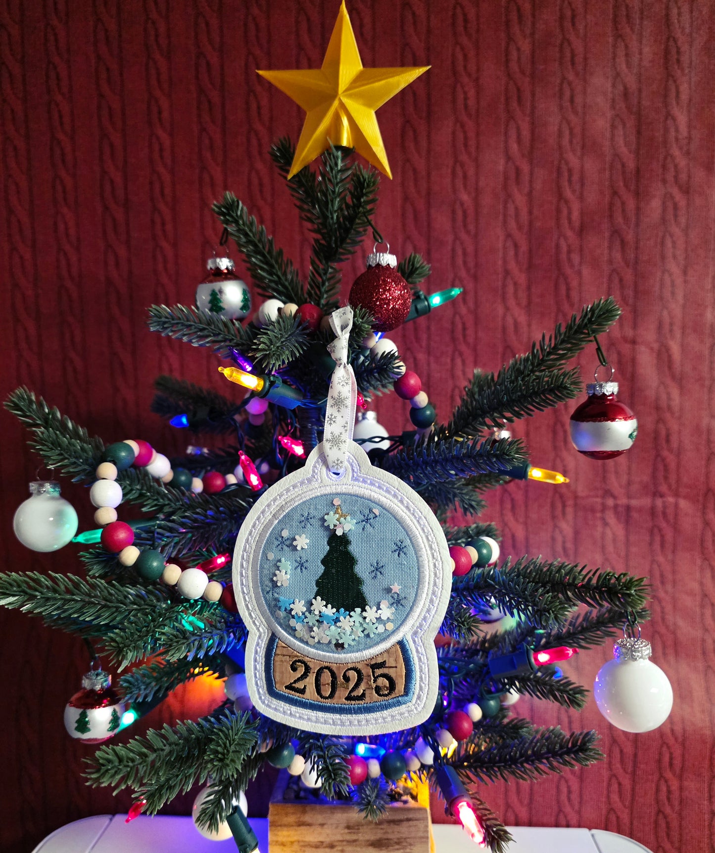 🎄 2025 Embroidered Snow Globe Shaker Ornaments – Handmade